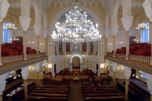 בית כנסת נקי לאחר ניקוי בתי כנסת